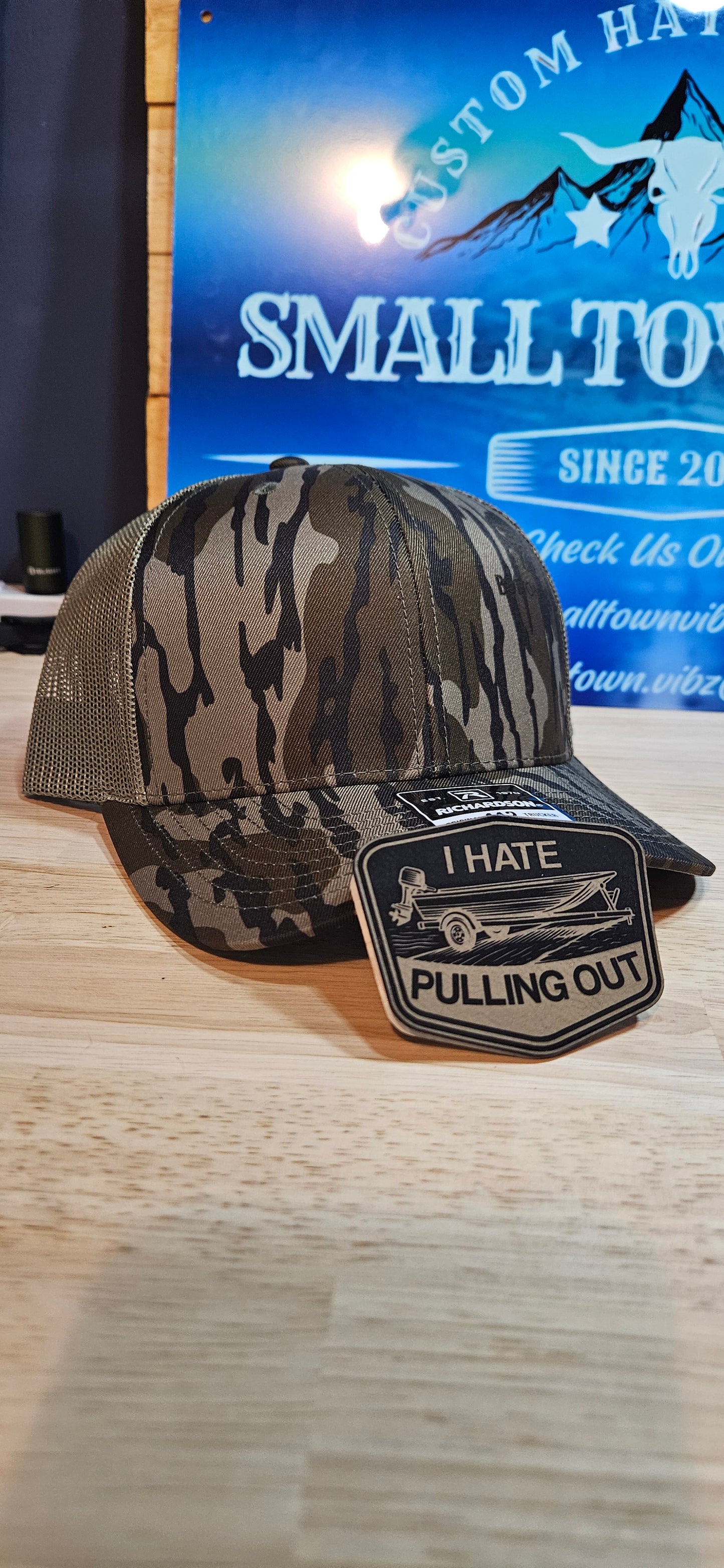 Bottomland Trucker hat with design