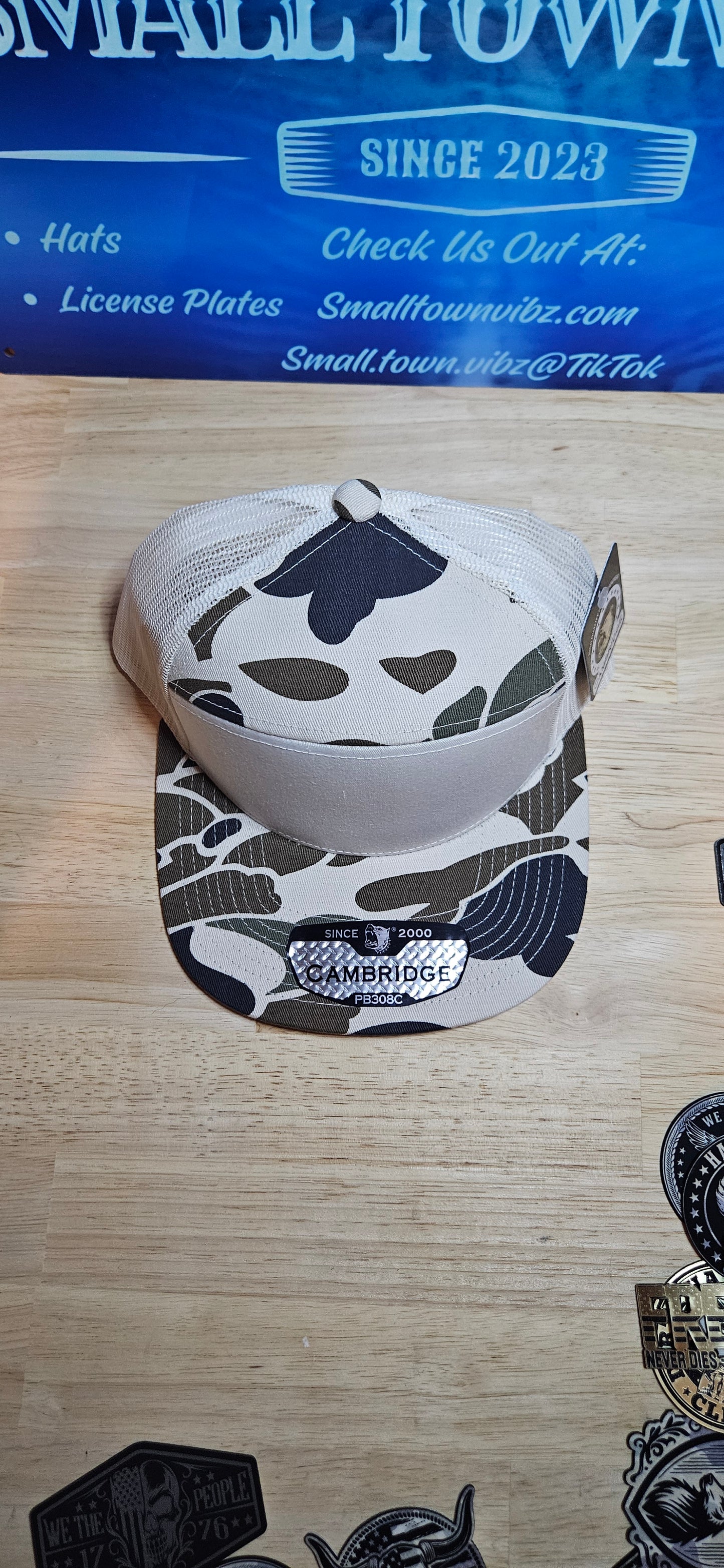 7-Panel Trucker Hat white camo