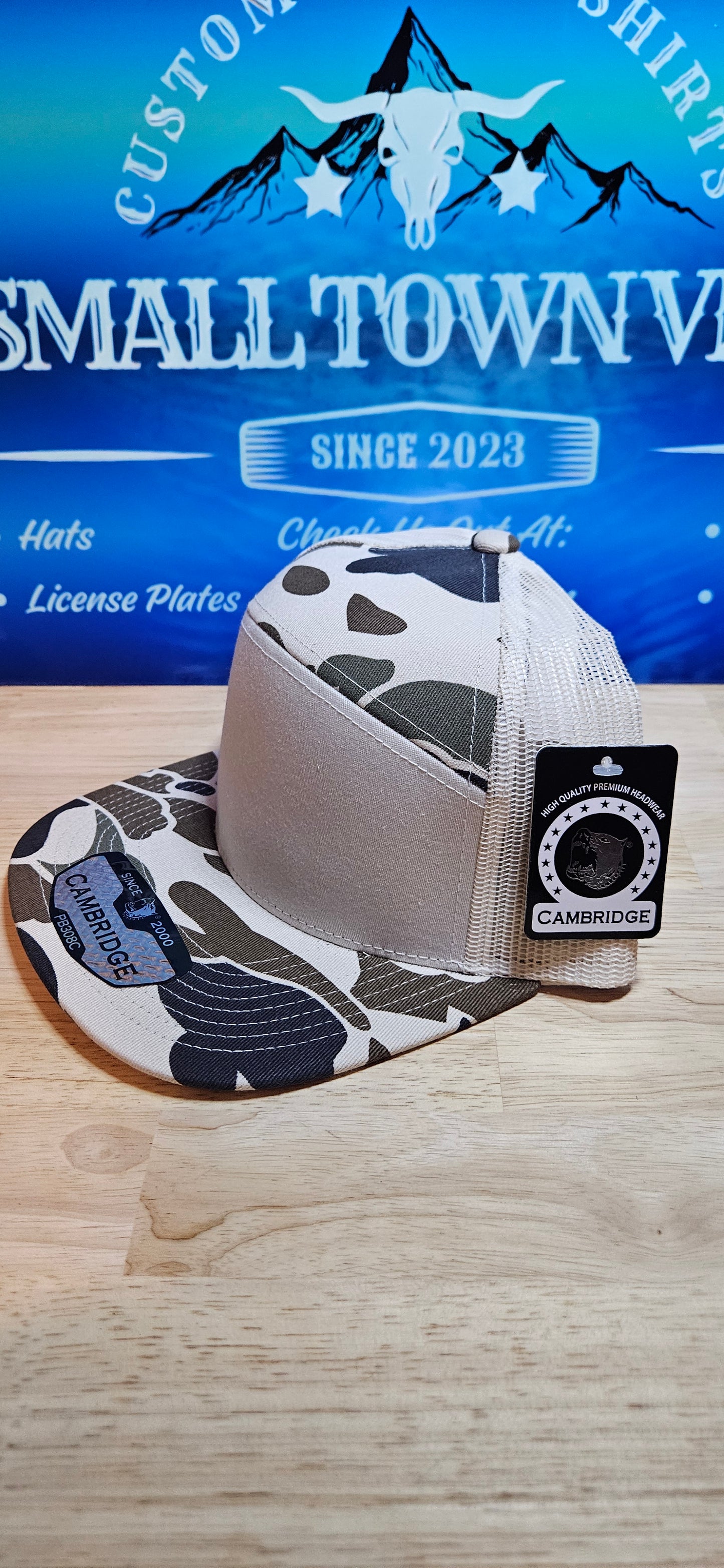 7-Panel Trucker Hat white camo